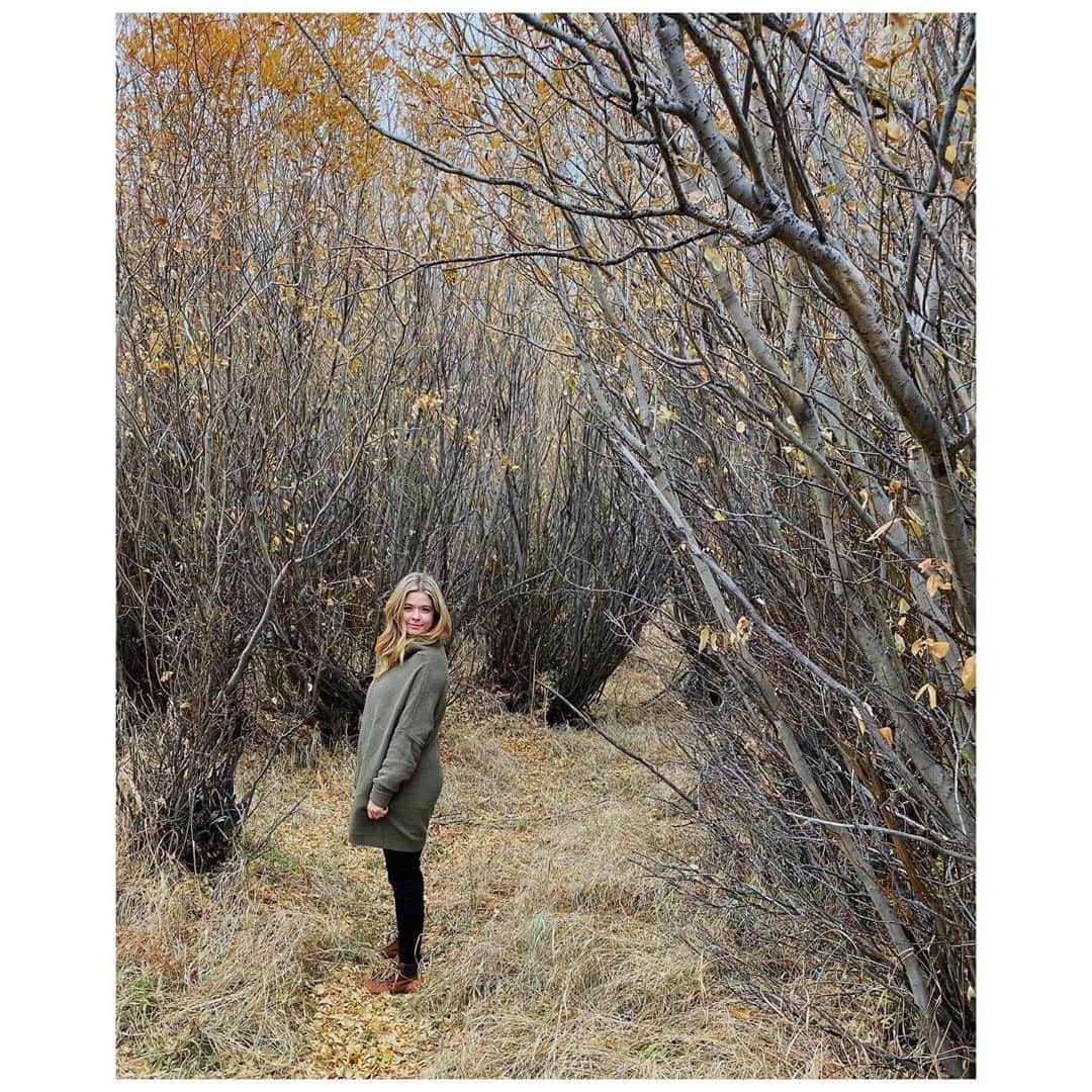 サーシャ・ピーターズさんのインスタグラム写真 - (サーシャ・ピーターズInstagram)「Beautiful Colorado Fall day with my favorite person. 🌲#mcm」10月22日 3時04分 - sashapieterse