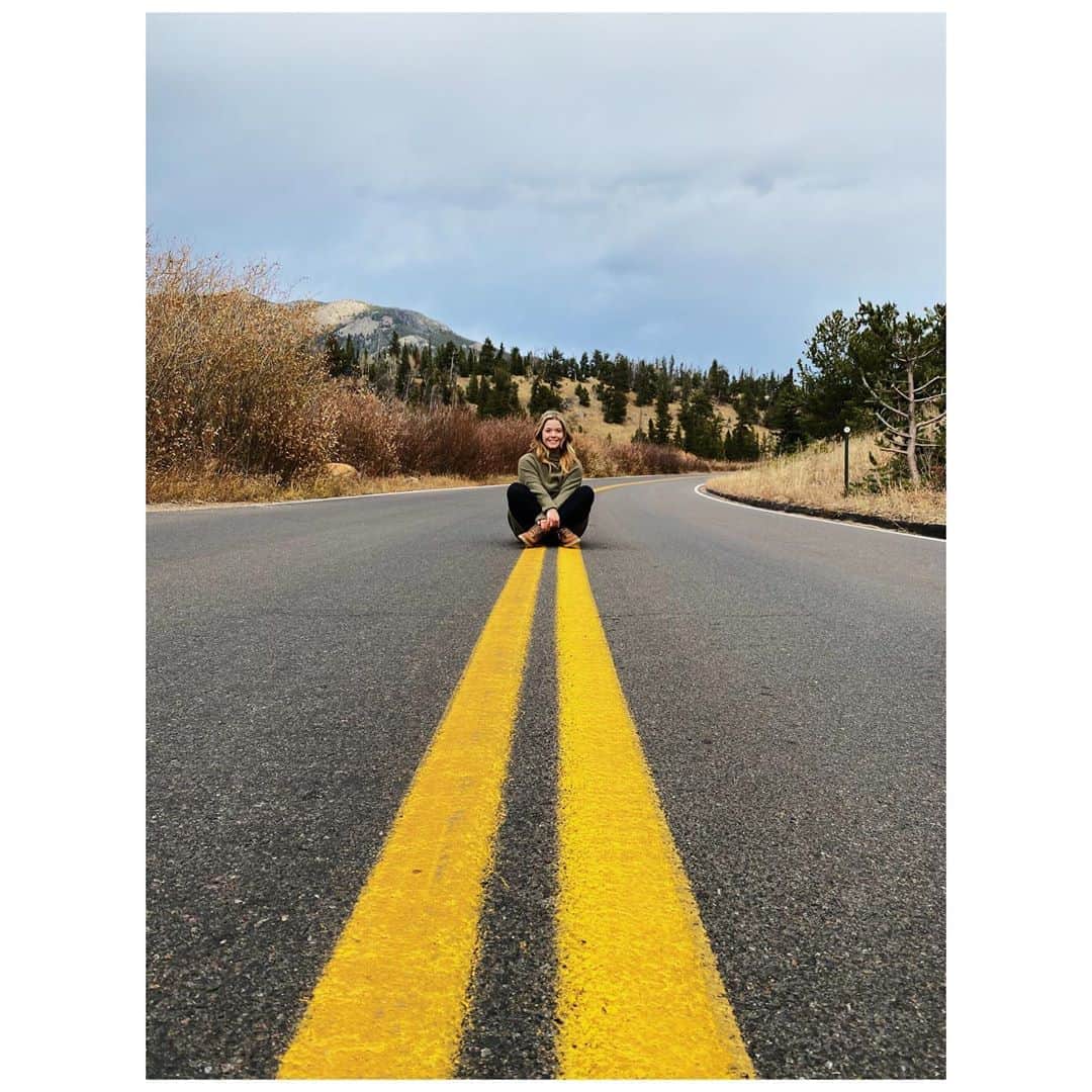 サーシャ・ピーターズさんのインスタグラム写真 - (サーシャ・ピーターズInstagram)「Beautiful Colorado Fall day with my favorite person. 🌲#mcm」10月22日 3時04分 - sashapieterse