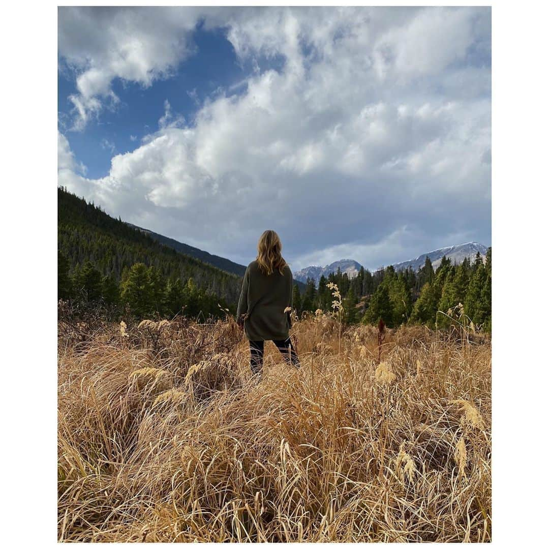 サーシャ・ピーターズさんのインスタグラム写真 - (サーシャ・ピーターズInstagram)「Beautiful Colorado Fall day with my favorite person. 🌲#mcm」10月22日 3時04分 - sashapieterse