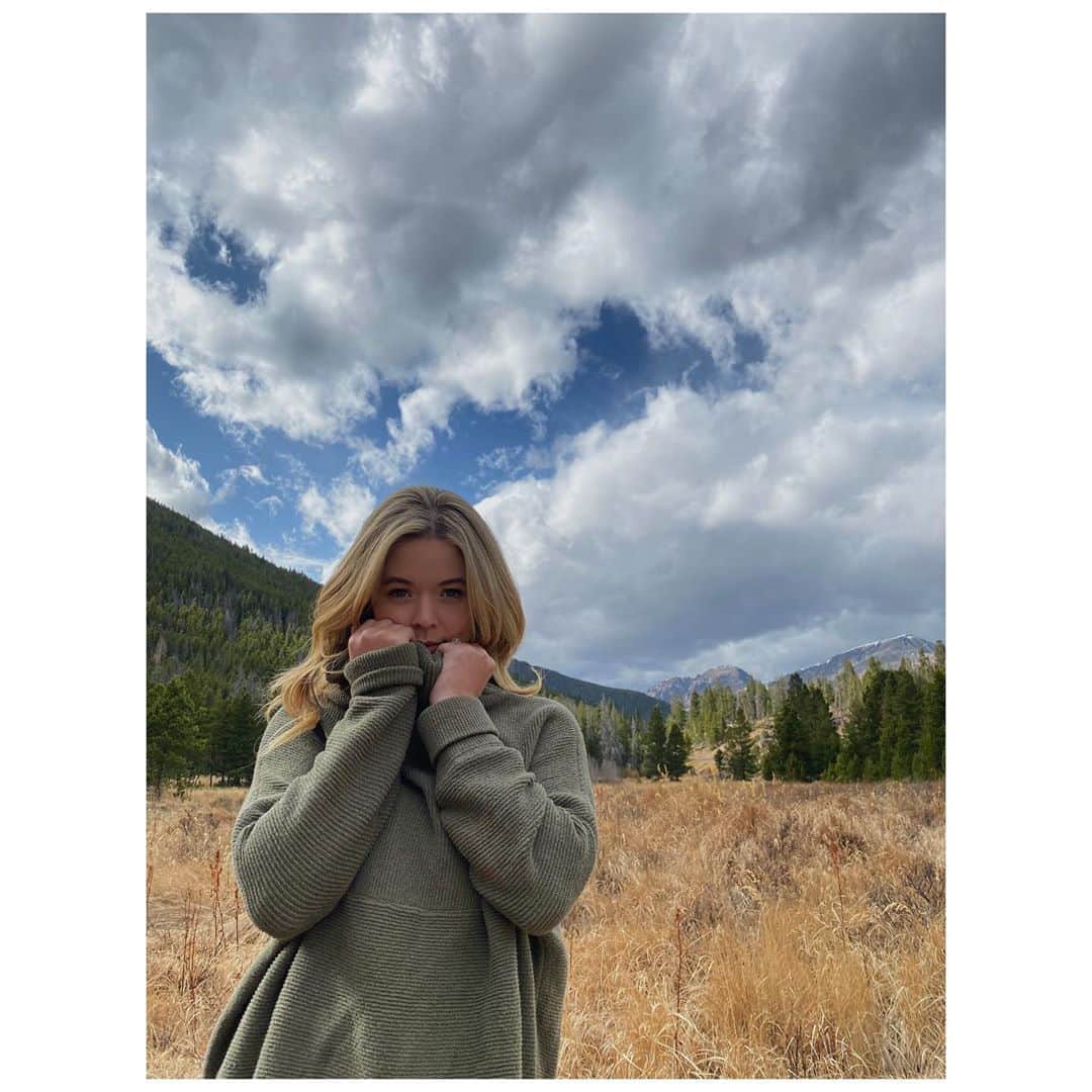 サーシャ・ピーターズさんのインスタグラム写真 - (サーシャ・ピーターズInstagram)「Beautiful Colorado Fall day with my favorite person. 🌲#mcm」10月22日 3時04分 - sashapieterse