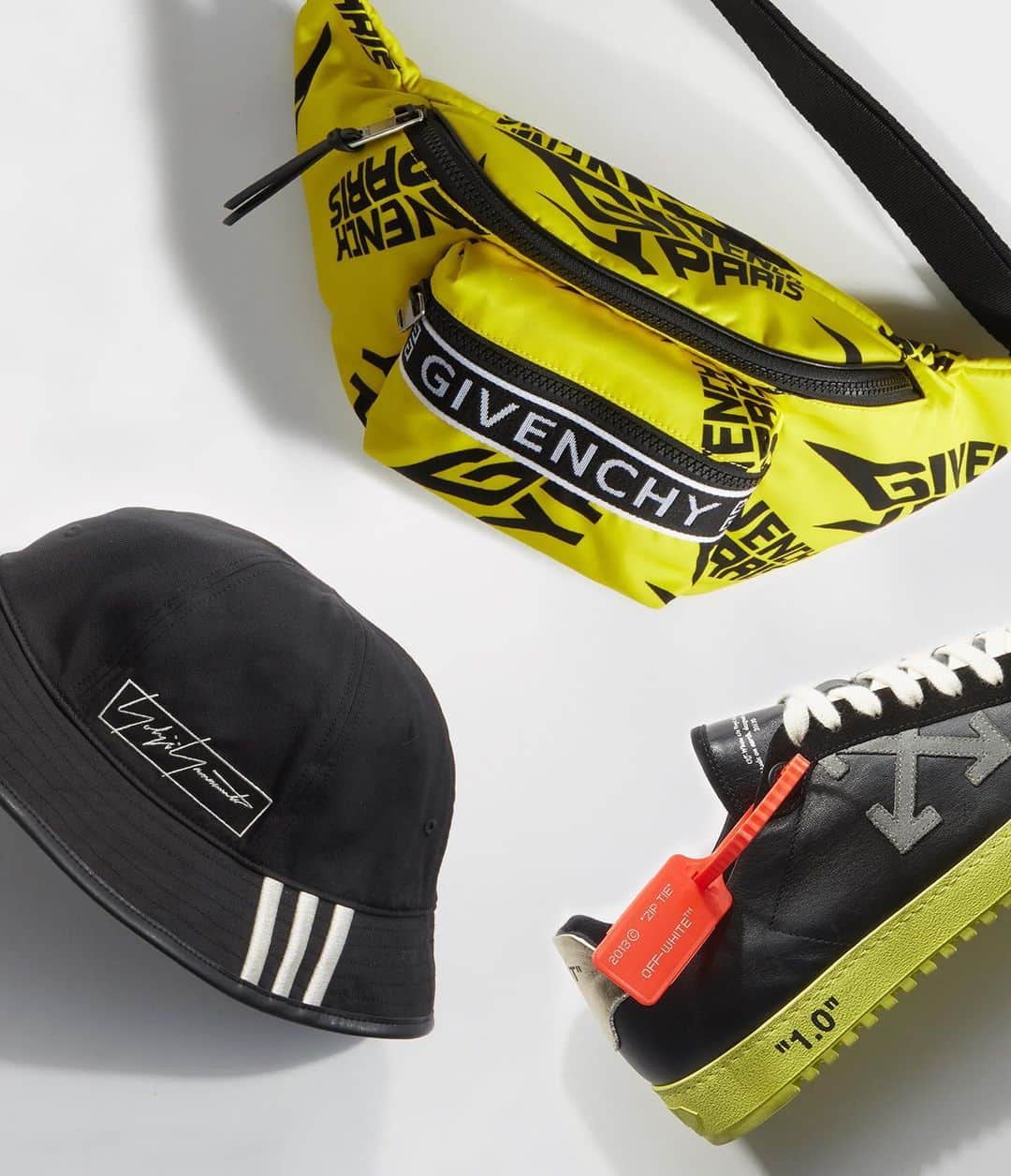 バーニーズ・ニューヨークのインスタグラム：「Name that starter kit...」