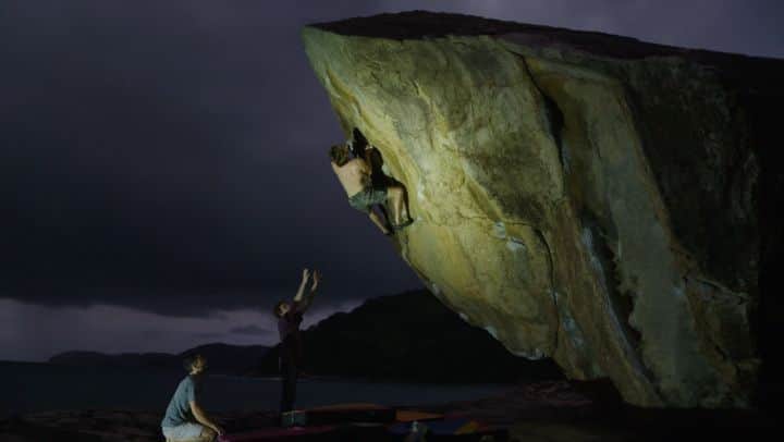 ダニエル・ウッズのインスタグラム：「@thenorthface: Night Moves _______________________ Issa Vibe ____________________ Live now on @mellowclimbing... link is 🔝in profile.... enjoi  Film by @honngy 🔥」