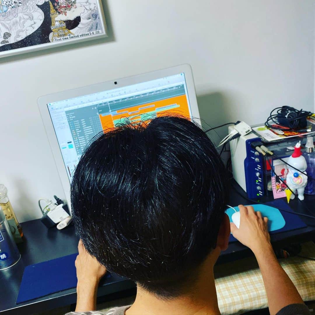 本田みずほさんのインスタグラム写真 - (本田みずほInstagram)「バンドメンバーの山さんちで かっこよく言うとレコーディング🎧🎼🎹🎶 歌入れしてます😊 山さんは絶対音感あるから私の理解不可能とよく言われるイメージの音をすぐ理解してくれて有難い！ しかも全然ダメだったのにめちゃくちゃ褒めてくれる🤣👍😍 私は褒められて伸びる子だから、よく分かってるぅ！ 楽しくできたぁ🤣☺️ ありがとう山さん！ 出来上がりが楽しみだー！！！」10月21日 18時21分 - mizuhonda0422