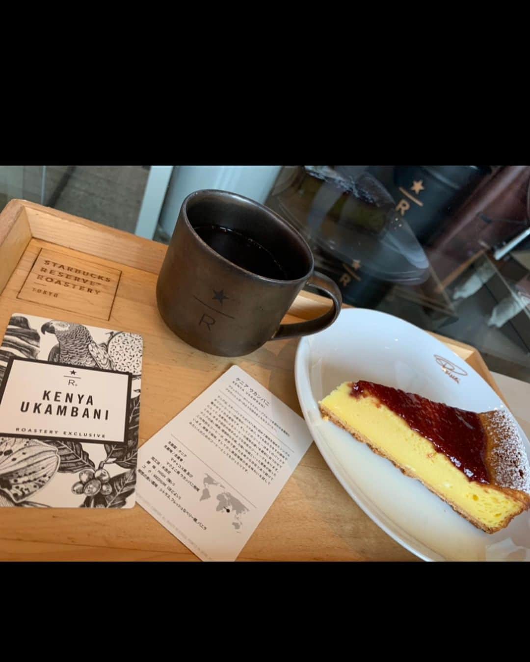 佐藤あり紗さんのインスタグラム写真 - (佐藤あり紗Instagram)「. . . 念願のSTARBUCKS RESERVE®  ROASTERY TOKYO☕💭💕 . 整理券GETして並んで☕ グッズもオシャレだった😍 . 念願叶って大満足😘 . 〒153-0042 東京都目黒区青葉台2-19-23 中目黒駅 徒歩14分、池尻大橋駅 徒歩14分 . #中目黒 #東京 #スターバックス #スタバ  #オシャレ #カフェ #Cafe #コーヒー #珈琲 #珈琲豆 #佐藤あり紗 #佐藤あり紗私服 #伊達眼鏡 #カフェ行くから知的女子風に寄せた #バレーボール #アスリート #スポーツ #ケニア #ハウィ  #オクム大庭冬美ハウィ」10月21日 18時26分 - arisa_chu