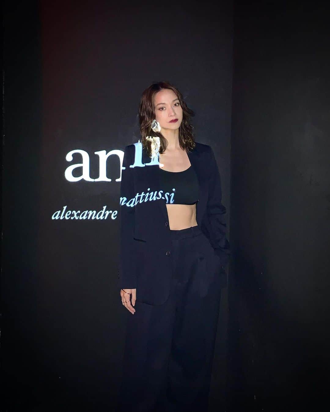 大森美知さんのインスタグラム写真 - (大森美知Instagram)「@amiparis  fashion neon night♥️🇫🇷 jacket & wide pants…ami♥️ #amitokyoparty #amialexandremattiussi #tokyo #fashionnight」10月21日 18時35分 - michi_oomori_official