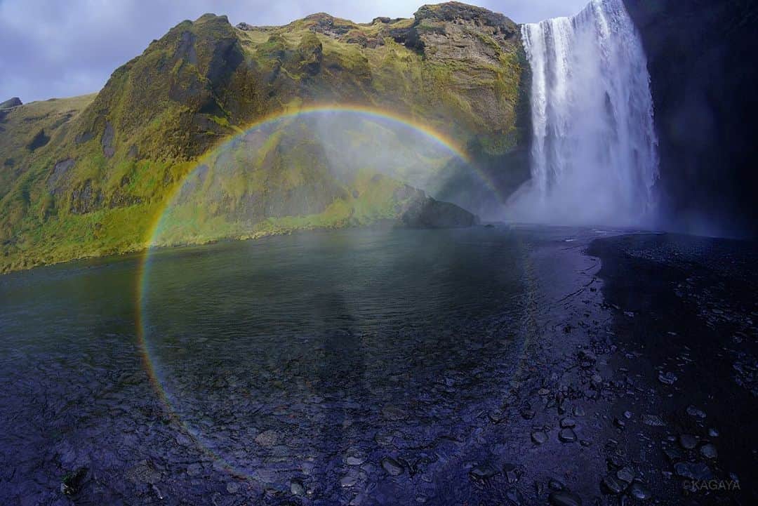 KAGAYAさんのインスタグラム写真 - (KAGAYAInstagram)「完全な円い虹。 （先日、アイスランドにて撮影） 今日もお疲れさまでした。明日もおだやかな一日になりますように。 #虹 #iceland」10月21日 18時41分 - kagaya11949