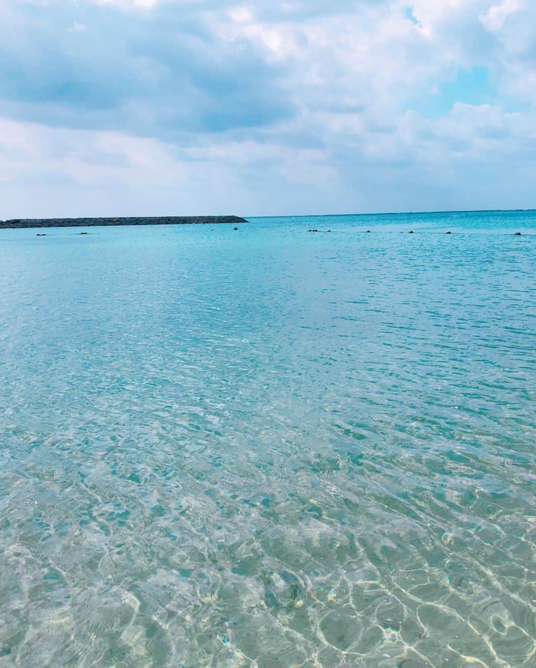 七瀬美月さんのインスタグラム写真 - (七瀬美月Instagram)「輝いてました✨💿👩🏻‍🦳 私結婚してからなかなかクラブに応援に行くこともできなくなったけど、 沢山DJ練習してるの知ってるから 久々にこの姿見れて嬉しかった💓 .  裸足でこの脚の長さは🦵もう未知🤷‍♀️ . そして沖縄の海に癒された🏖🐠💕✨ まだ綺麗な海を綺麗だと感動できる私です。 .  #新栄公園#沖縄#フェス#2019 #igislandfes#綺麗な海#石垣島#沖縄 #日本一可愛いDJ #djaramichimanami」10月21日 18時47分 - yskwask1114