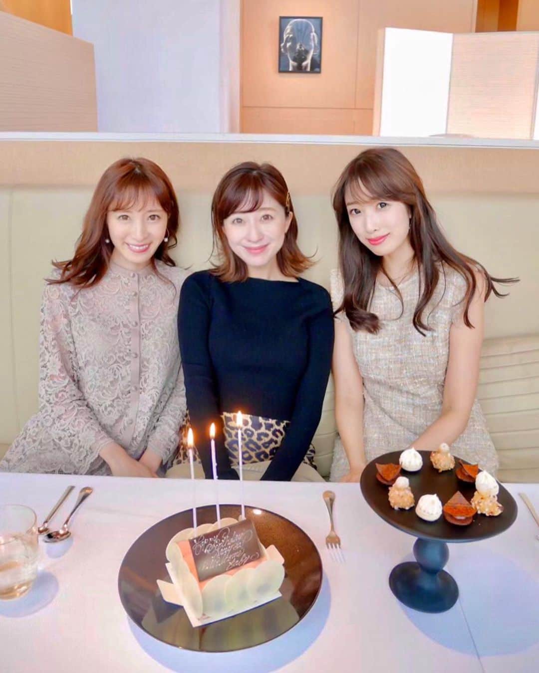 水野佐彩さんのインスタグラム写真 - (水野佐彩Instagram)「・ 千春さんと真由にお祝いしてもらいました🎂❤️ 行きたかったBeige🍽 ご飯が美味しいのはもちろん ケーキが可愛すぎて、、🥺🎂❤️ 本当に幸せなランチタイムをありがとうございました💕 ふたりとも"先輩ママ"なのだけど 本当にたくさん教えてくれるから いつも帰りは携帯のメモがいっぱい🤰🏼💕 かなーり❣️頼りにしてます👶🏻 まだBabyグッズを何も買っていないので そろそろ揃えないとだなあと思いつつ ポチッとしたら明日届く時代なので まだいいか〜とも思いつつ。 性格上、あれもこれもと止まらなくなりそうでセーブしてます🥺笑 みんな何から買い出すのかなあ？ あ。私が着ているお洋服は @allsaintsjapan です🐆 レオパードキャミワンピとニットのセット🧶 ムチムチな今の身体も なかなかほっそり見えるお洋服で笑 とても気に入ってます😬💙 #beigealainducasse #chanelginza #mybirthday #三十路 #happy30」10月21日 18時48分 - saaya_mizuno