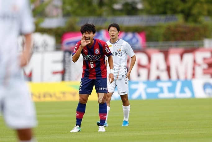 喜山康平さんのインスタグラム写真 - (喜山康平Instagram)「昨日も熱い応援ありがとうございます。  そして募金へのご協力もありがとうございます。  今回台風19号で犠牲となった方へのお悔やみと被災された方へのお見舞いを申し上げます。  自分の住んでいた長野県もたくさんの被害を受けてしまっていると聞いています。  被災地の皆さんが一日でも早く日常が取り戻せることを心から願っています。  これからもJ1昇格のために目の前の1試合に全てを出していきます💪🏼 次もホームで闘えるので皆んなの力を貸してください⚽️」10月21日 19時02分 - koheikiyama_