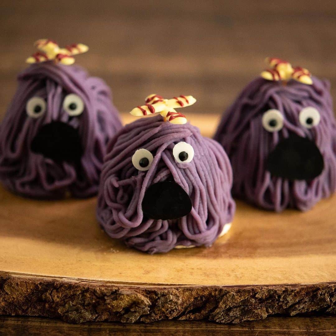 チョコレートカカオさんのインスタグラム写真 - (チョコレートカカオInstagram)「このあと19:00からプレミア公開です！ あと2分、無料なので観に来てね！ YouTube "Chocolate Cacao Channel". [Helloween sweets] "Purple Mukku" Purple sweet potato mont blanc cake! 【ハロウィンスイーツ】パープル・ムック！紫芋のモンブラン ∴∵ゞ(´ω`*)♪ YouTube https://youtu.be/2RdNdYayFaQ  #Youtube #youtuber #お菓子 #ASMR #foodie #chocolat #foodpics #instafood #dessertporn #foodporn #レシピ #スイーツ #yummy #recipe #手作りお菓子 #howtomake #cake #ケーキ #helloween #ハロウィン #helloweenparty #モンブラン #montblanc #ハロウィンスイーツ #homemade #purple #purplesweetpotato #紫芋 #ムック」10月21日 18時58分 - chocolate_cacao_seijin