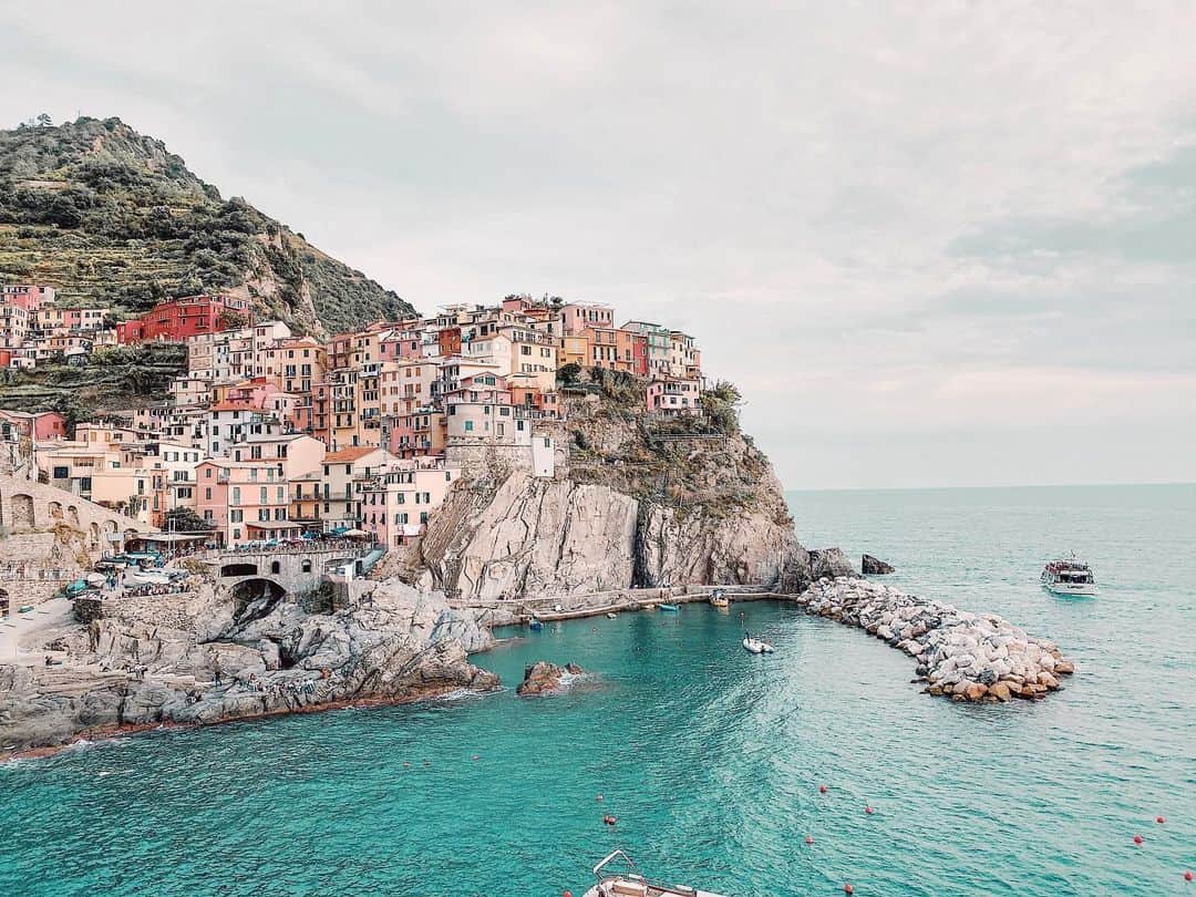 張楚珊さんのインスタグラム写真 - (張楚珊Instagram)「🇮🇹 五漁村💛🧡 不知道義大利的照片什麼時候惠整理完發完😆 第一次去歐洲，什麼都好新奇🤩 #italy #cinqueterre」10月21日 19時11分 - iam33___