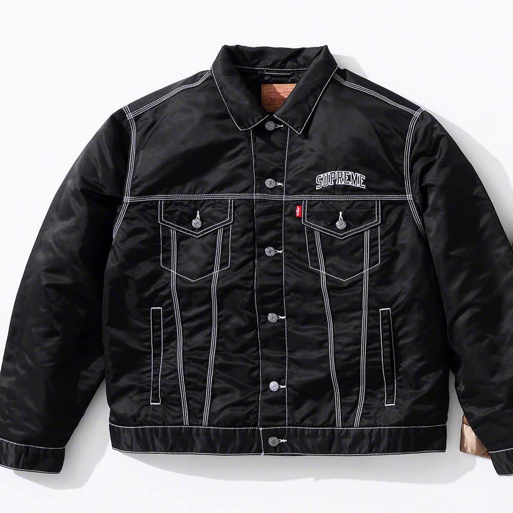 のインスタグラム：「@hypebeaststyle : Levi’s® 特有のアメカジ感は残しつつも、スポーティさの増したアイテムはイエロー、ブラック、カモフラ柄の全3色展開⁠⠀ ▶︎詳細はプロフィールリンクから⁠⠀ Photo: SUPREME⁠⠀」