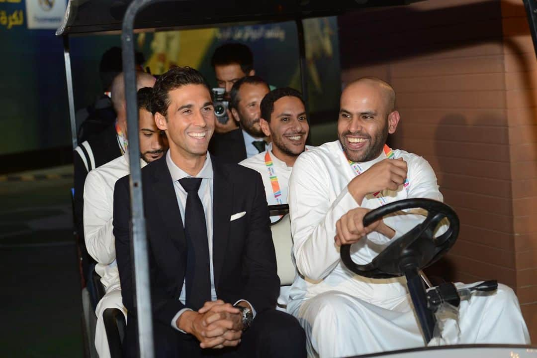 アルバロ・アルベロアさんのインスタグラム写真 - (アルバロ・アルベロアInstagram)「Grand Opening of ‘Real Madrid World of Football Experience’ in Riyadh this weekend.  @realmadridwof is an amazing and fun exhibition and it’ll be in Saudi Arabia during next months. You can see many of our trophies, learn of our success and enjoy with a digital and physical interactive football experience like no other. Thanks to our saudi fans for your hospitality and support. Don’t miss out!  #rmwof #realmadridwof #ComePlay ⚽️🇸🇦」10月21日 19時34分 - arbeloa