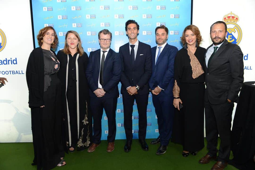 アルバロ・アルベロアさんのインスタグラム写真 - (アルバロ・アルベロアInstagram)「Grand Opening of ‘Real Madrid World of Football Experience’ in Riyadh this weekend.  @realmadridwof is an amazing and fun exhibition and it’ll be in Saudi Arabia during next months. You can see many of our trophies, learn of our success and enjoy with a digital and physical interactive football experience like no other. Thanks to our saudi fans for your hospitality and support. Don’t miss out!  #rmwof #realmadridwof #ComePlay ⚽️🇸🇦」10月21日 19時34分 - arbeloa