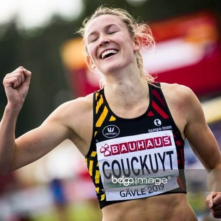 Paulien COUCKUYTのインスタグラム：「▪️Recap 2019▪️ From one surprise to another 🤪 ✅Smashed my indoor 400m PB to |54''5| . ✅After 6 years, a new opportunity to go to an international championship with the belgiancheetahs: the indoor European champs in Glasgow!🇬🇧 ✅1st  400mH of the season: European U23 standard |58"35| ✅1st race with the belgiancheetahs in Yokohama 🇯🇵: qualification World championship in Doha ✅EUROPEAN u23 CHAMPION 400MH Gävle 🇸🇪 |56"17| ✅Belgium champs: standard World championships Doha |55"46| ✅Running at the MEMORIAL VAN DAMME 🇧🇪 ✅ The 🍒 on top: the WORLD Championships in Doha🇶🇦: NATIONAL RECORD & OLYMPIC ticket  4x400m ! ... and overall I'm ranked 34th of the world for the 400mH !  BUT for all of this: shout-out to my amazing beautiful people who supported me every single day.. I'm so grateful to have you! ❤️ #samensterker #2019youweregreat#thankyou #grateful」