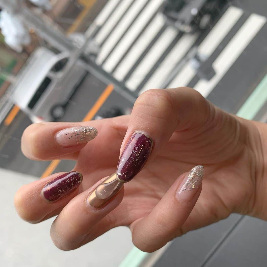 RUBY&ONYX by Kanako Miuraのインスタグラム：「✨✨✨✨ ・ ・ 10/22 16:00〜.17:30〜 10/25 18:30〜 10/26 12:00〜.16:00〜18:30〜 10/27  15:00〜.17:30〜  ご案内可能です🥰  そのほかのお時間もお問い合わせください💫  お子様もお隣に座れるルームや個室もございます💡 ・ ・ 🌿月額制もやってます🌿 ○プレミアム会員(ハンド&フット)¥29,800(税抜)・ ○ハンドレギュラー会員¥14,800(税抜)・ ○フットレギュラー会員¥14,800(税抜)・ ・ それぞれ全てのメニューが月に何度でもご利用頂けます。  ご予約、お問い合わせはDMまたは 0354595882 LINE ID：@ rubynail までお気軽にどうぞ💫  #daikanyama#nailsalon#nail#gelnail#rubyandonyx#handnail#mode#cool#studs#menscare#ART#autumnnails#メンズネイル#メンズケア#定額制ネイル#通い放題#ジェルネイル#ネイル#ノーサンディング#ショートネイル#代官山ネイルサロン#トレンドネイル#秋ネイル」