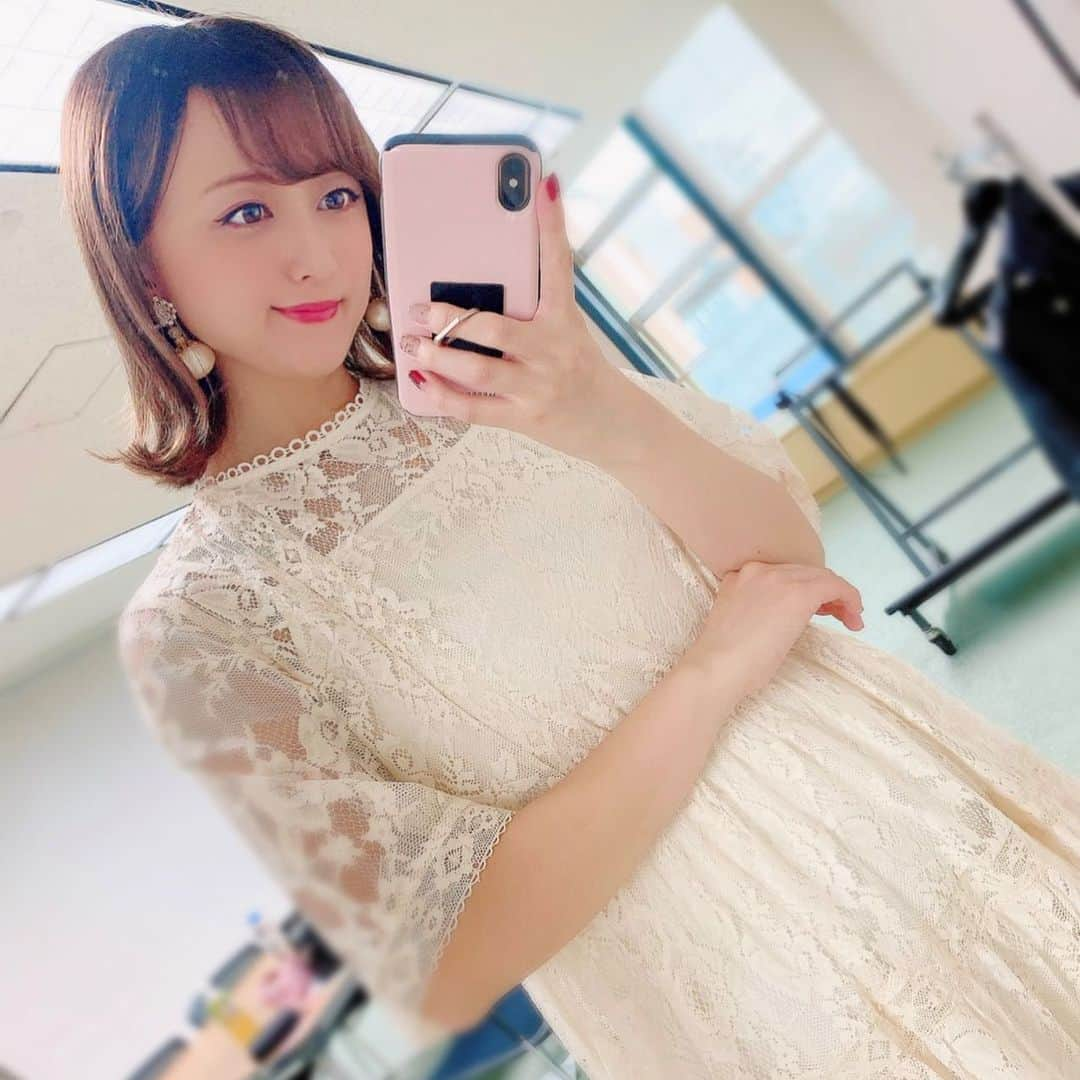 小松彩夏さんのインスタグラム写真 - (小松彩夏Instagram)「改めまして...私が応援大使を務めさせて頂いていた『仙台アニメフェス』無事に終わりました😊✨﻿ ﻿ 来てくださった皆さん﻿ ありがとうございました‼️﻿ ﻿ お手紙やお花も嬉しかったです💐✨﻿ ﻿ 会場で見かけて声を掛けてくださった皆さんも、ありがとうございました😊✨﻿ ﻿ 普段プライベートでもよくいく地元からも近い仙台で、こうしてお仕事出来ることが本当に嬉しいし、幸せなことだなぁと改めて感じました☺️💕﻿ ﻿ ﻿ 昨日の着ていた衣装は @_ruruofficial_  です👗﻿ 白のレースが可愛くてお気に入りです💓﻿ ﻿ #仙台アニメフェス#応援大使#アニメフェス#仙台#東北#夢メッセみやぎ#夢メッセ#ありがとう」10月21日 19時55分 - official_ayaka_502