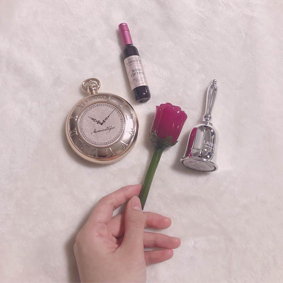 青木菜花のインスタグラム：「.﻿ .﻿ 今度イベントさせてもらう﻿ LABIOTTEさんからコスメ頂いたんだけど﻿ 凄く凄く可愛い！！！🥺💞﻿ ﻿ 早く使ってメイクしたいなあ💄﻿ .﻿ .﻿ ﻿#labiotte #韓国コスメ」