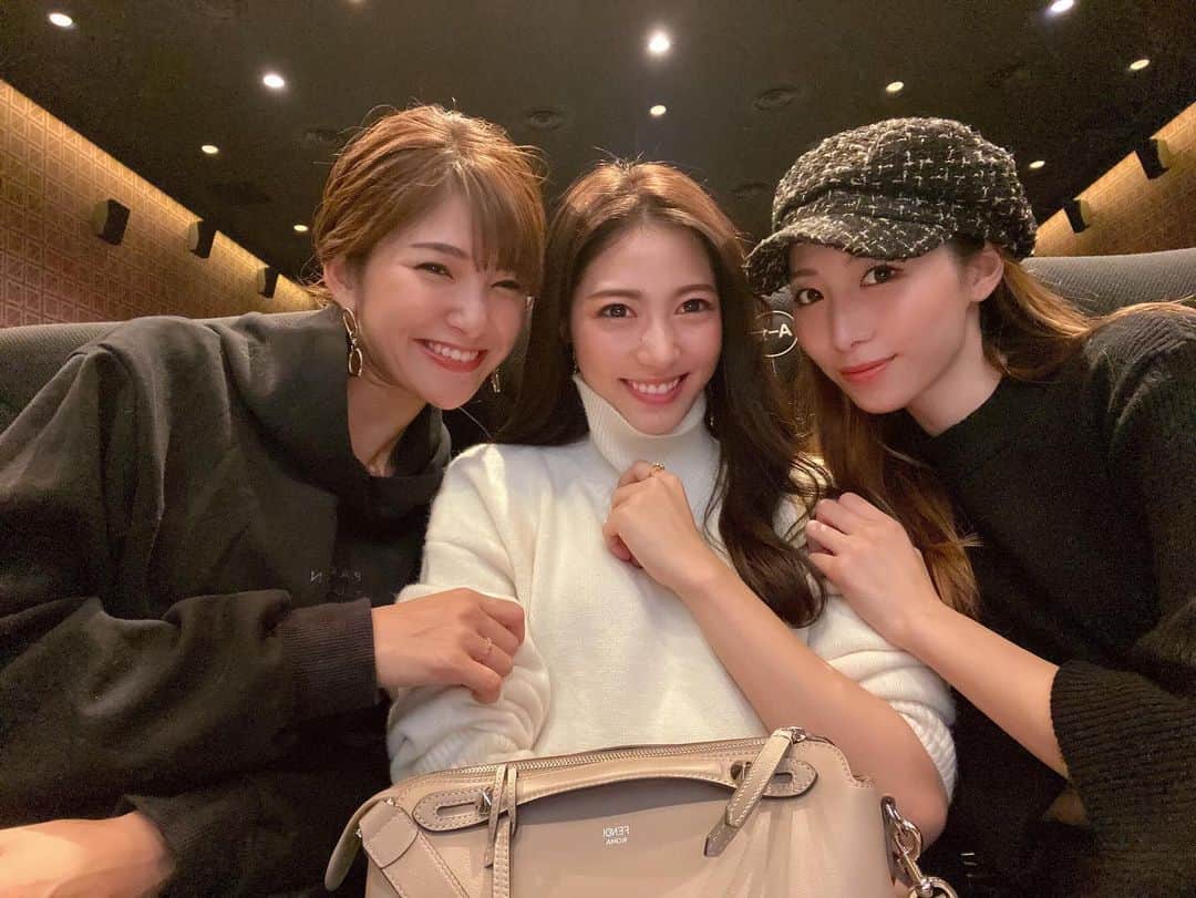 湯浅喬子のインスタグラム：「ラグビーワールドカップ2019🇯🇵 神戸ハーバーランドの映画館にて みんなでパブリックビューイング♡  日本代表 VS 南アフリカ代表🏉  試合には惜しくも負けてしまいましたが とてもいい試合で、感動しました。  楽しかったなぁ♡  #RWC2019 #rugbykobe2019 #kccw #kobecitycruiseweeks」