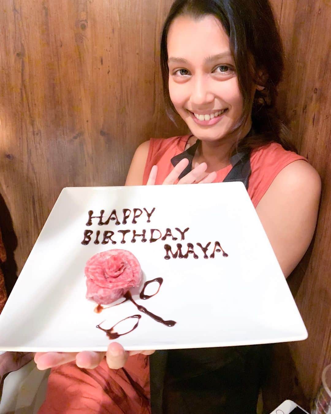 加治まやさんのインスタグラム写真 - (加治まやInstagram)「My birthday’s week 🎂✨ 好きなお友達にたくさんお祝いしてもらいました。会えてない友達からも連絡が来て嬉しい。 30代の方が楽しいは本当かも☺️ 31歳も楽しく過ごせるよう頑張ります✨  #birthday #31歳 #happy #model #cake #love #friends」10月21日 19時50分 - mayakaji