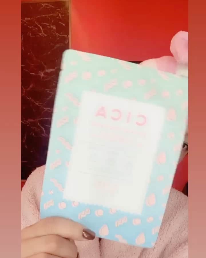 megbabyのインスタグラム：「今夜もひったひたCICAマスク🥰 ・ さむくなってきて乾燥しがち🥺 ゆるぎ肌で敏感になりがち🥺 こんな時のスペシャルケア✨ ・ ピカピカ内側から光ってるみたいな肌になれるの👶🏻✨✨✨ #MEGOODBEAUTY @megood__beauty 💕」