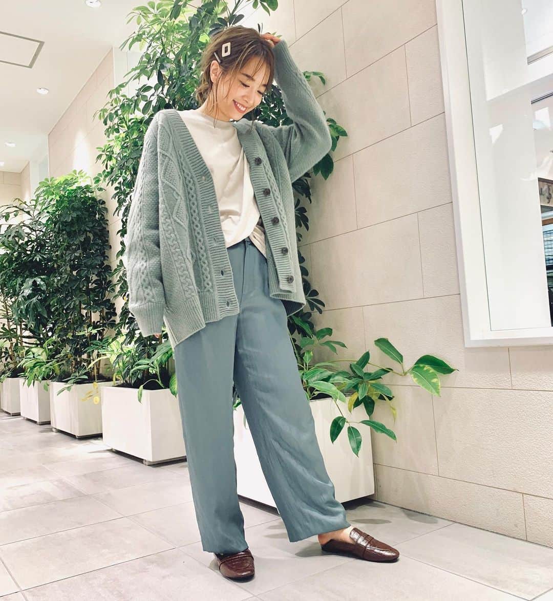 のインスタグラム：「鹿児島アミュプラザさんと一緒に トレンドハンティングという 企画をさせてもらうことになりました❤︎ ・ 気になるトレンドアイテムを 私目線で紹介していく企画です〜👀📷 (写真のコーデの詳細やクレジットなどもアミュさんの方で紹介してます😌✨) ・ 初めてだったし、時間も限られてたので 企画の前は心配してたけど、 私が本当に可愛い！気になる！ ってアイテムを詰め込んでコーデ組んだり 写真撮ったりできたので すごく楽しく進行できてよかった〜☺️💕 ・ 毎月の連載企画になるので @amu_zine さんをチェックしてね❣️ ・  #アミュプラザ鹿児島 #amu #amukagoshima #やまななコーデ #kagoshimafan #秋コーデ#code #ootd #urbanresearch #aquagirl」