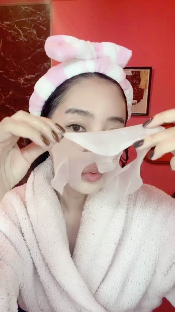 megbabyのインスタグラム：「乾燥しがち🥺肌がゆるぎやすい初秋🥺こんな時でもピカピカツヤ肌キープできるマスク✨✨✨👶🏻」