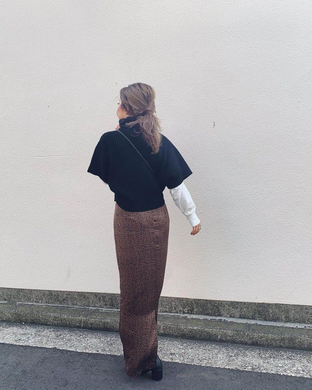 yuikoさんのインスタグラム写真 - (yuikoInstagram)「すっかり秋だなあ🍂新作のleopard I line SK🐆シルエットめちゃキレイに出来上がった自信作☺️ knit @style_mixer  tops/skirt @flugge_official  #flugge#flugge_official」10月21日 20時06分 - _yuiko__