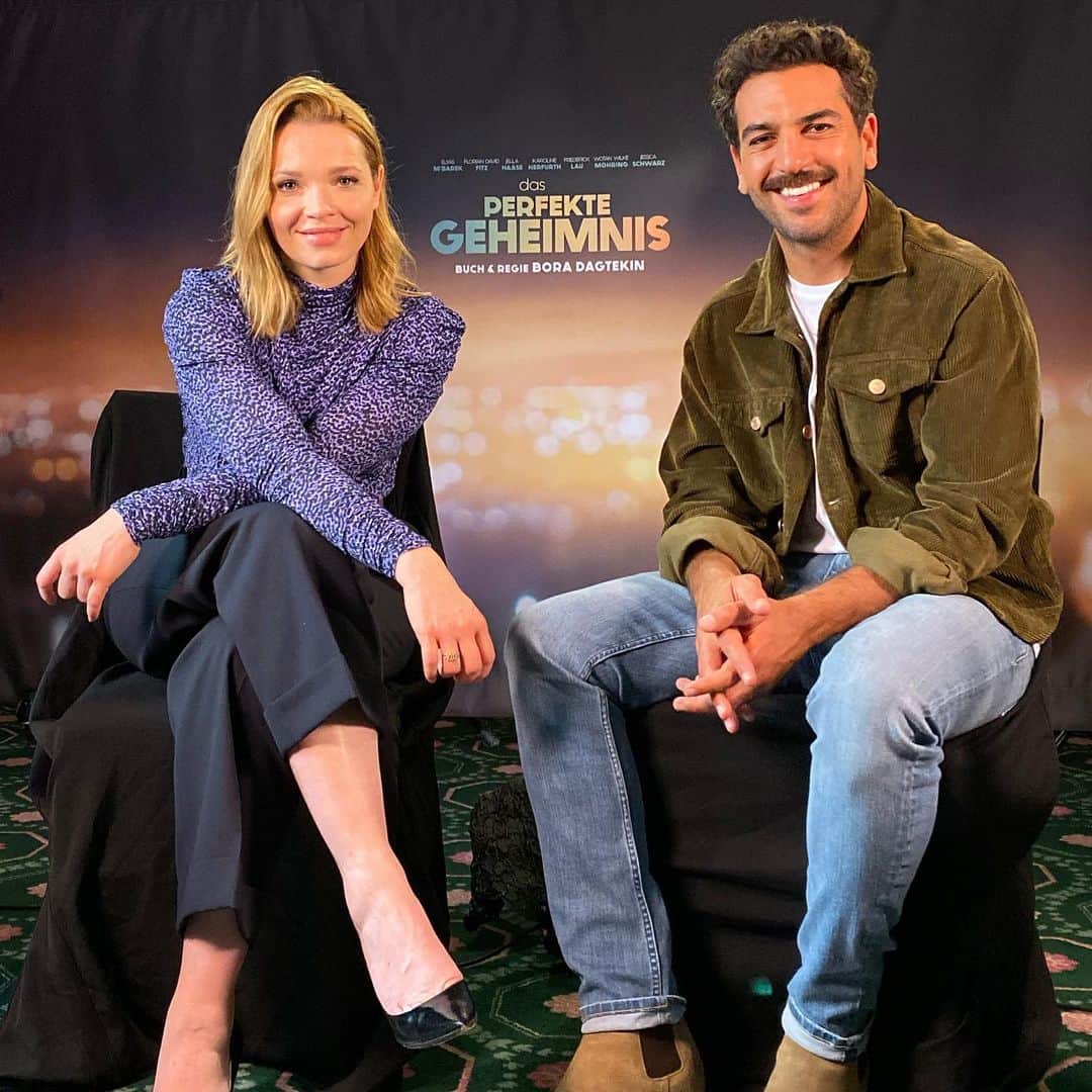 エリヤス・エンバレクのインスタグラム：「Es geht los! Heute Abend Premiere in München und dann ab 31.10. überall im Kino:)) @dasperfektegeheimnis @constantinfilm」