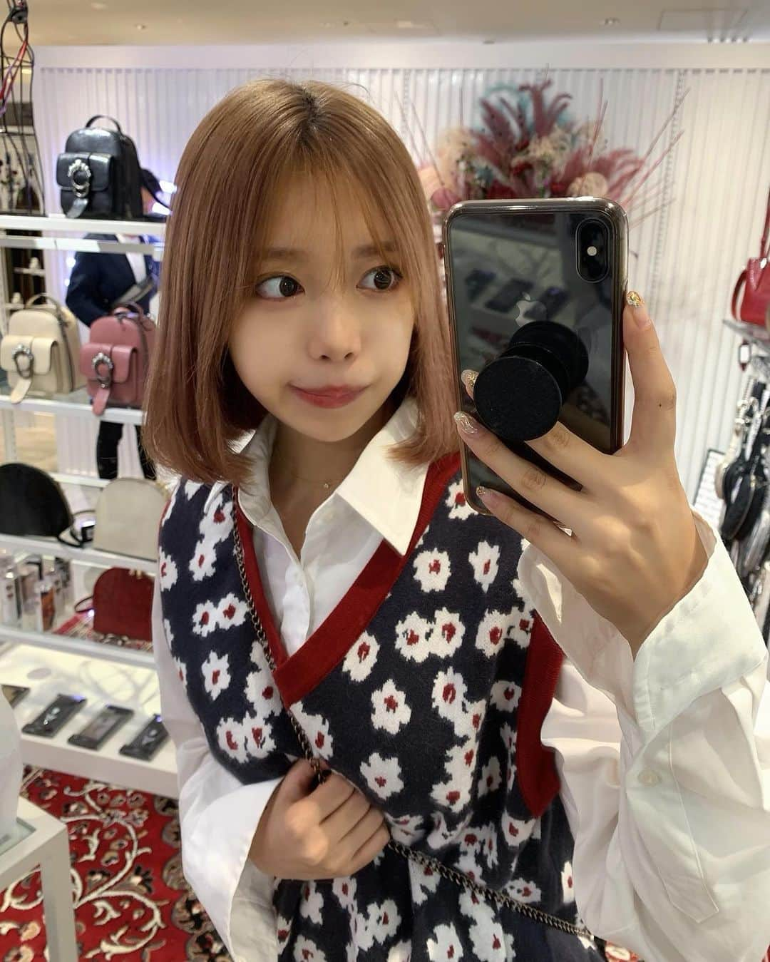 だにちゃんさんのインスタグラム写真 - (だにちゃんInstagram)「POPUP STOREへ︎☺︎﻿ ﻿ @jgene_official  のバックは何個も持っているのだけど﻿ また新作をゲトしてきました💕﻿ ﻿ POPUPは~24日まで﻿ ラフォーレ原宿2Fです😸﻿ ﻿ ﻿ コーデは全身 @an_na_official_ ︎☺︎♥」10月21日 20時31分 - danichan143