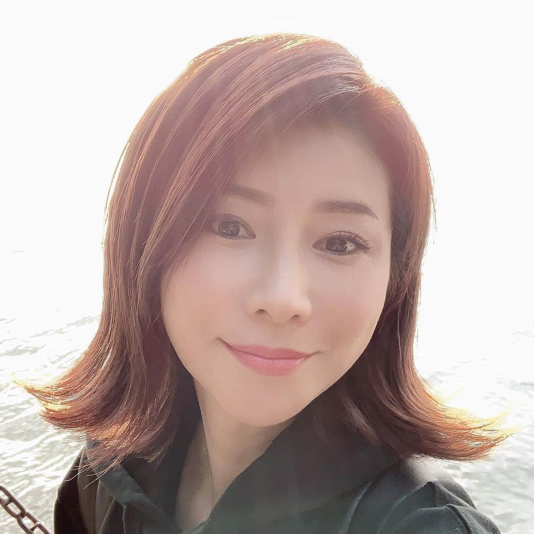 水谷雅子さんのインスタグラム写真 - (水谷雅子Instagram)「杭州の西湖✨✨🇨🇳🇨🇳 夕暮れ時で、夕日が綺麗でした。☺️💓 時間を忘れずっと眺めていたくなります。 心地よく本当に癒されました。✨✨ そして素敵なパワーを頂いた気がします😊 ✨✨ #中国#上海#杭州#西湖#世界遺産#素敵な湖 #綺麗な夕暮れ#癒される#観光スポット #水谷雅子#水谷雅子beautybook50の私」10月21日 20時40分 - mizutanimasako