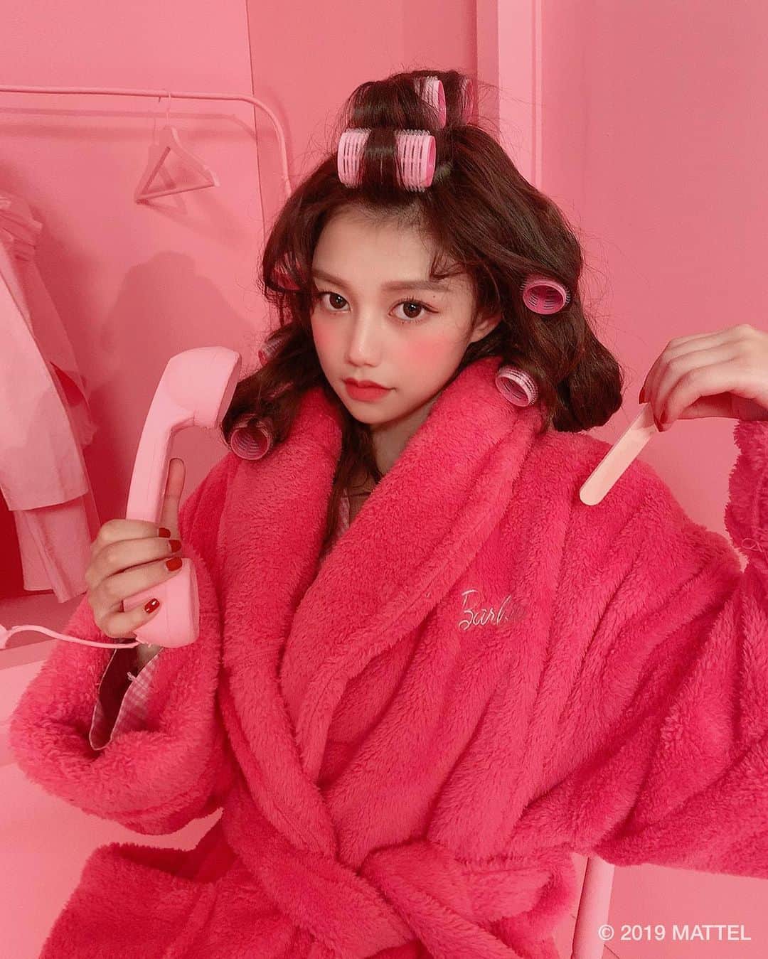 Chuuのインスタグラム：「퇴근후 휴식👉바비가운💕💝 CHUU x Barbie coming soon❤️ #chuuseoul #barbie」