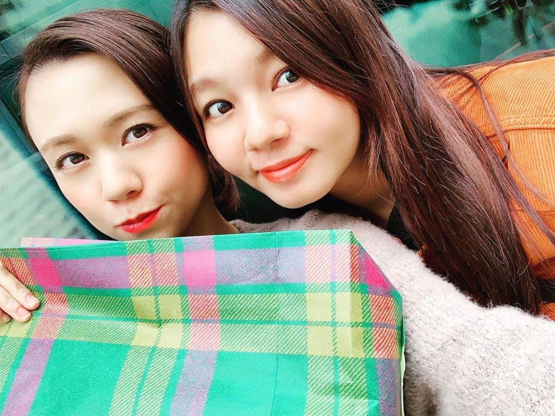 虎南有香のインスタグラム：「先日、ミキホとデートしてきたんだー😊♥️ どんどん成長しているお腹に感動😢♥️ そしてこの日はお互いにプレゼント選びをした日🎁🎈 本当は用意しておくものだと思うのだけど、、、その場で二人で選んでお互いに気に入った物をチョイスするという…💋笑 熟年の技！笑 楽しい時間だった…🧸♥️」