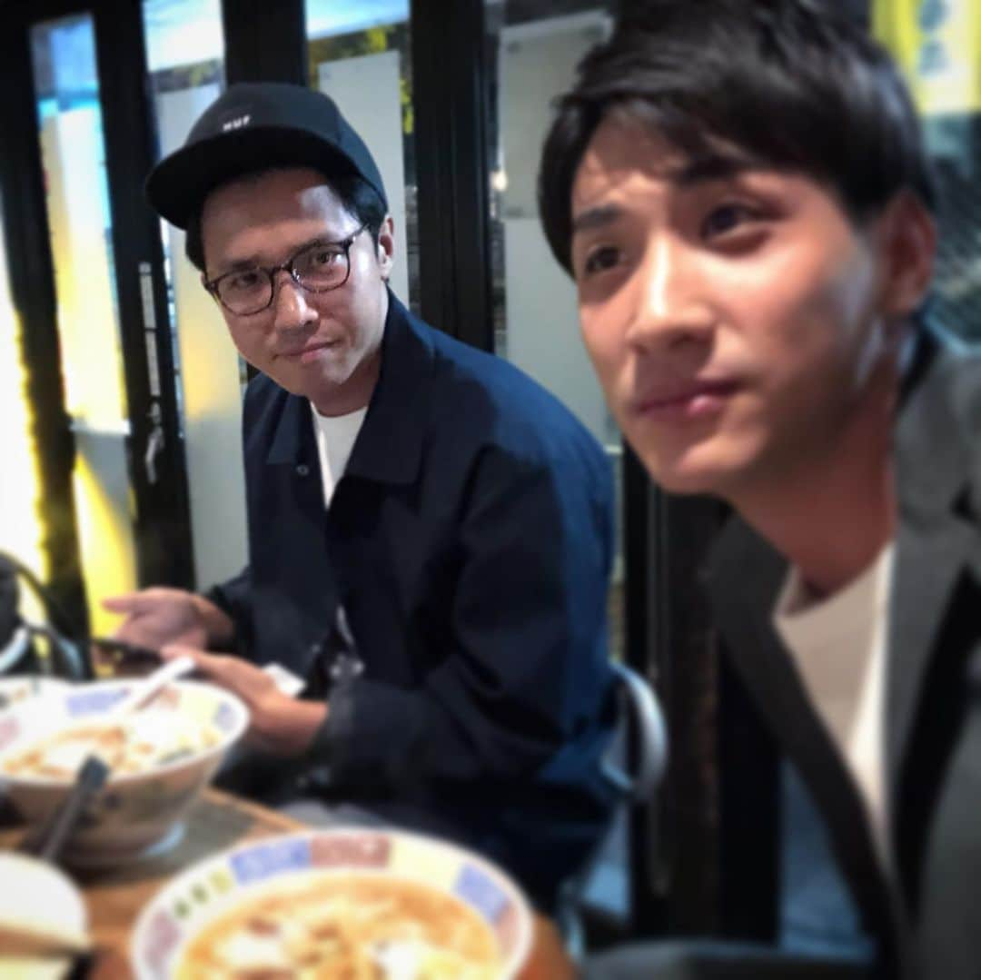 山本紘之さんのインスタグラム写真 - (山本紘之Instagram)「・ 先日のこと。 またまたこの人。 本当に僕のこと好きみたい。 ・ ・ #渡辺裕太　#裕太くん #ラーメン　#サウナ　#整う」10月21日 21時08分 - yamamoto_hiroyuki.ntv