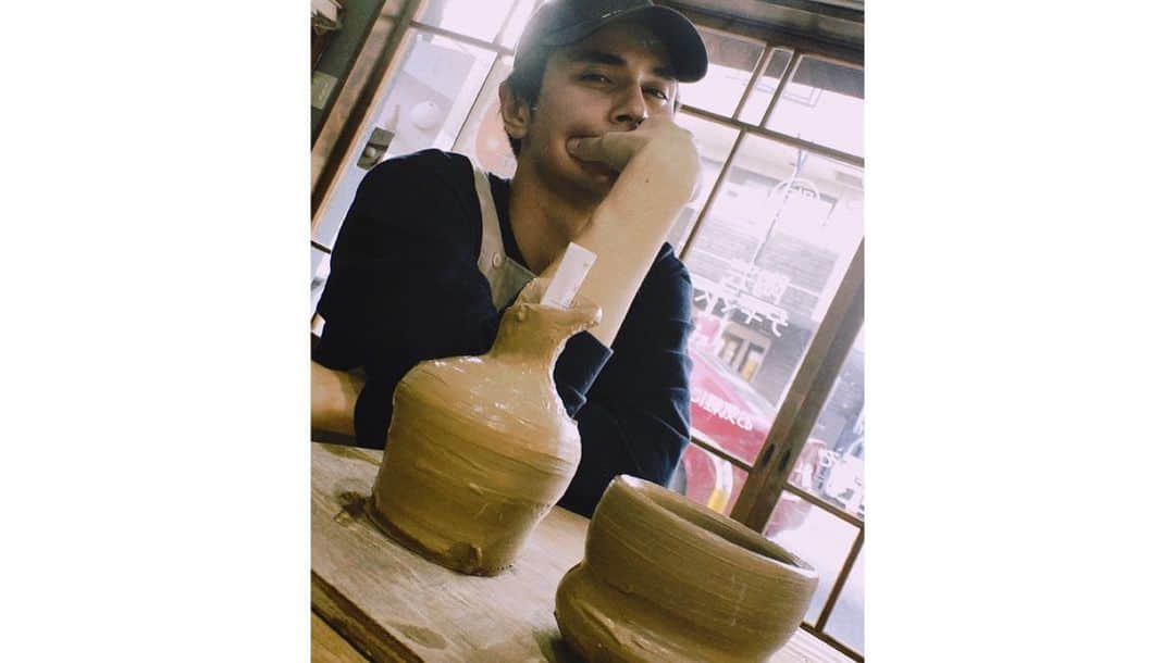 岡本至恩さんのインスタグラム写真 - (岡本至恩Instagram)「いや顔。笑 初電動ろくろ陶芸、 めちゃハマりそう🔥 . #岡本かお！ #陶芸家になりたいらしい #Pottery #ceramics」10月21日 21時09分 - seanokmt