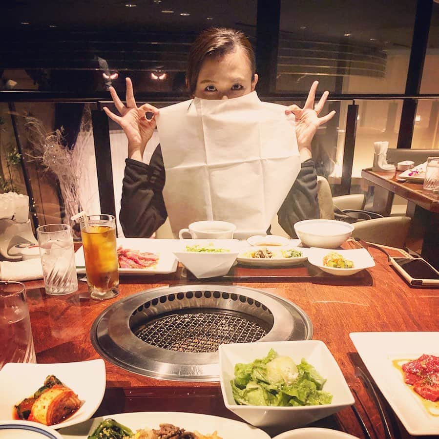 虎南有香のインスタグラム：「めちゃくちゃ久しぶりの焼肉🤤💕 この日はちび虎を旦那に見ててもらって、ミキホと二人きりのデートを楽しんで参りました💓 基本的には家族で行動するのが好きなので、一人で何かしたいな〜って事があまりないのだけど…いや、たまにはあるけど😂。笑  今回は、ミキホにベビちゃんが産まれたら二人きりで…なんて事はしばらくの間出来なくなっちゃうかな〜と思ってデートを楽しませて貰いました😊❤️ ちび虎は私が家を出た後、母を探す旅に出て大声で探していたらしい😂♥️でもすぐに元気に遊びまわっていたようで安心。たまには父子の時間も楽しんでおくれ👨‍👧💓笑」