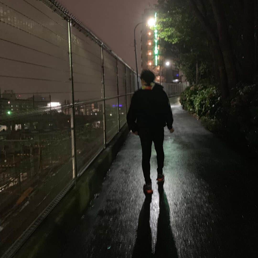 牧原大成さんのインスタグラム写真 - (牧原大成Instagram)「天気の子に出てくる坂に行ってきました😆  パワーをもらった気がするので また明日から頑張ります！  #天気の子 #田端」10月21日 21時19分 - taisei.makihara