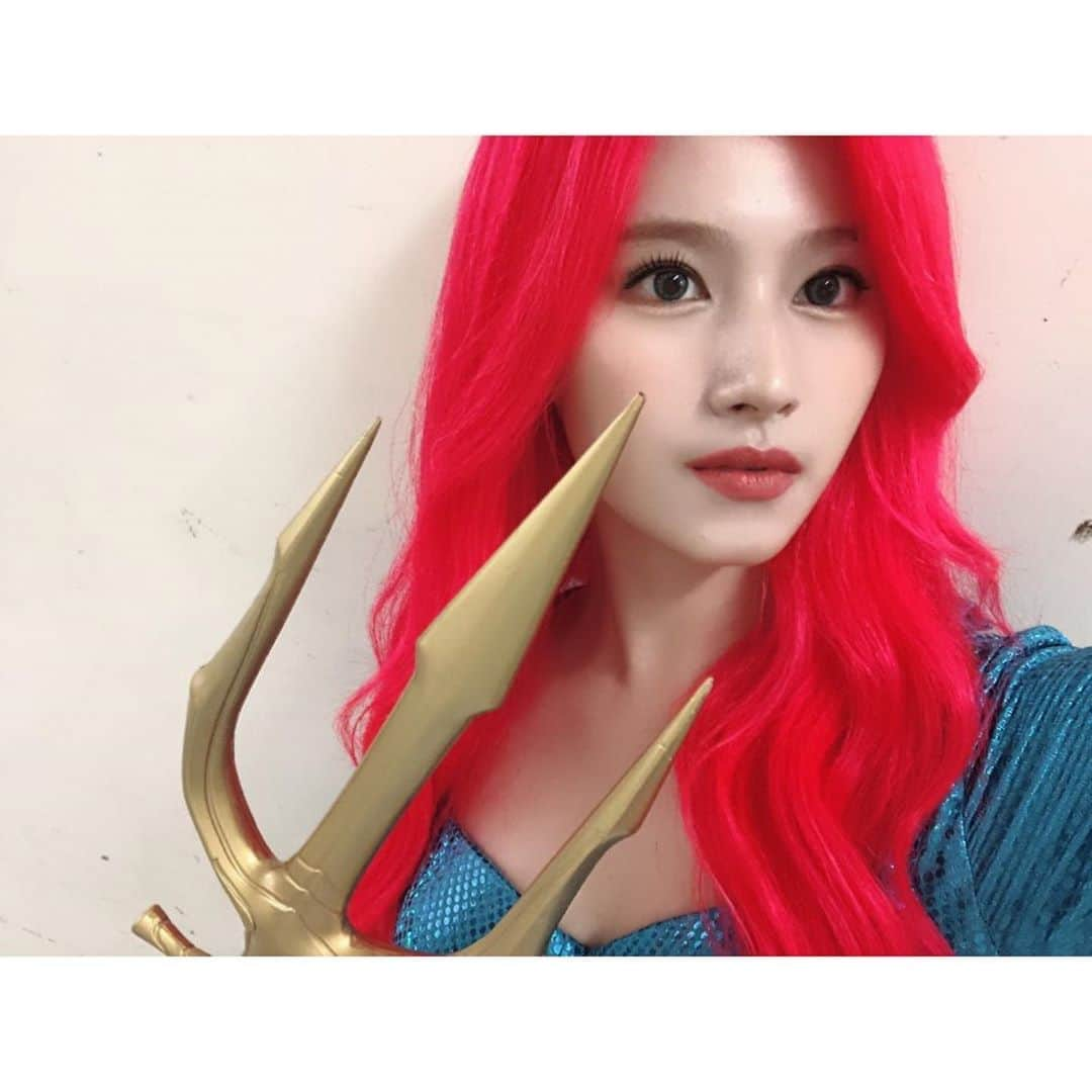 TWICEさんのインスタグラム写真 - (TWICEInstagram)「함께해서 더 행복했던 4번째 10월20일🎂 올해의 최애 영화에 최애 캐릭터 분장도 해보고 재미있었어요!><ㅎㅎ 행복한 시간들 감사합니다💐💝」10月21日 21時25分 - twicetagram