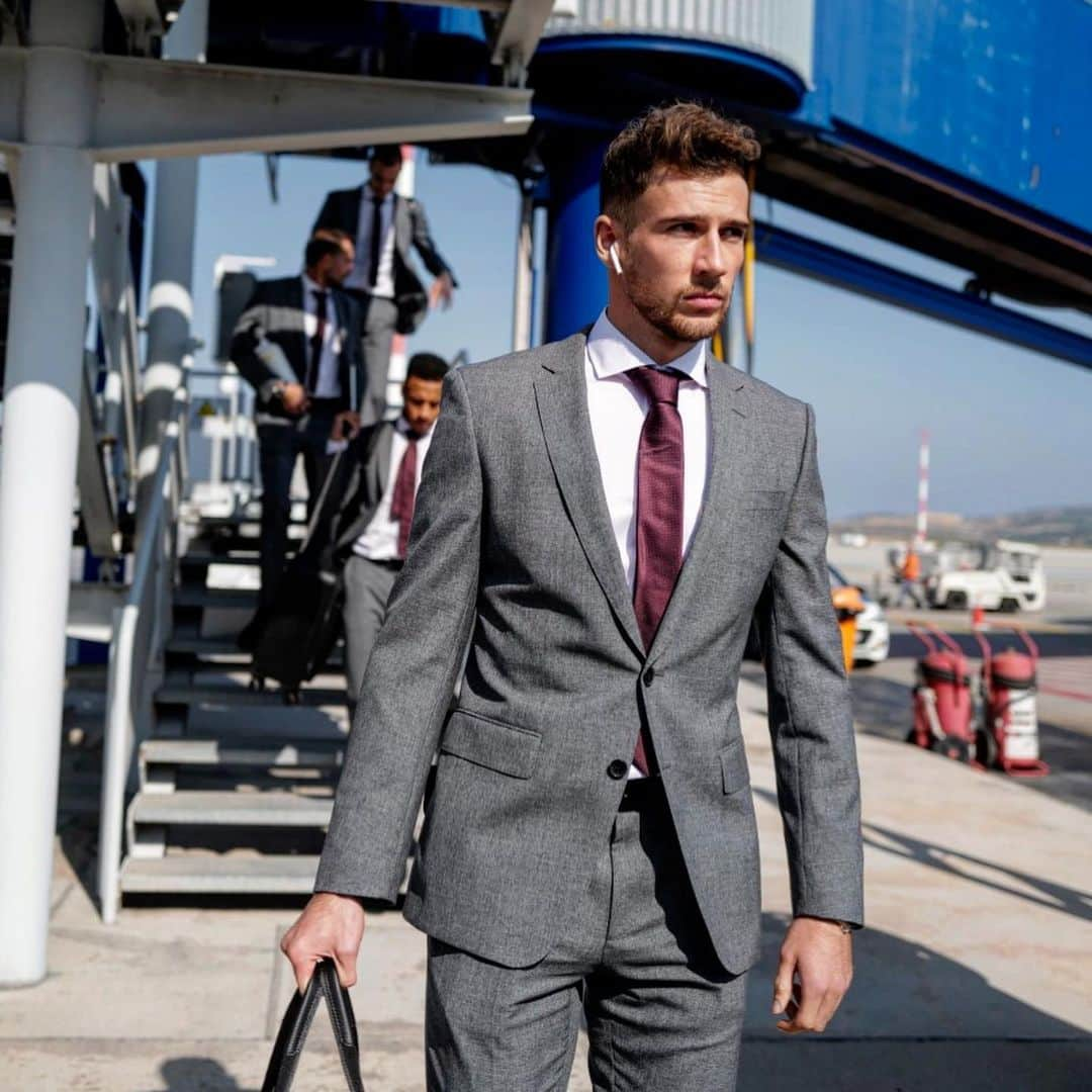 バイエルン・ミュンヘンさんのインスタグラム写真 - (バイエルン・ミュンヘンInstagram)「🛫🛬 Hey, Athens! 👋👔 . . #OLYFCB #MiaSanMia #SuitedbyBoss #FCBayern #football #soccer #futbol #futebol #UCL @championsleague」10月21日 21時30分 - fcbayern