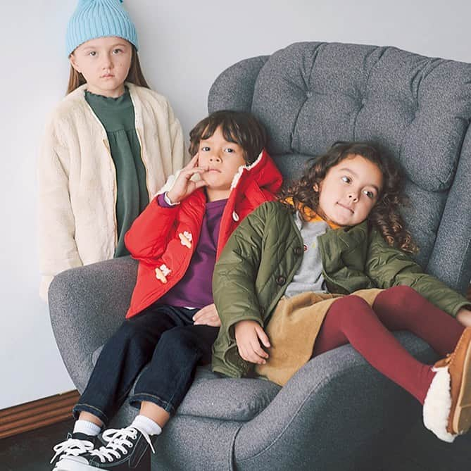 green label relaxingさんのインスタグラム写真 - (green label relaxingInstagram)「FEATURE -KIDS- outer catalog  PLAYFUL COLORS！ 気分が上がるカラーアウターで冬を楽しんで♩  カタログは数量に限りがございますので、お早めにGLR各店でチェックしてみてください。  スペシャルコンテンツはストーリーアーカイブの"FEATURE KIDSのリンク先よりご覧くださいませ。  #unitedarrows #greenlabelrelaxing  #ユナイテッドアローズ #グリーンレーベルリラクシング  #シーズンカタログ #19aw #キッズコーデ #キッズファッション #feature #キッズアウター」10月21日 21時35分 - ua_greenlabel