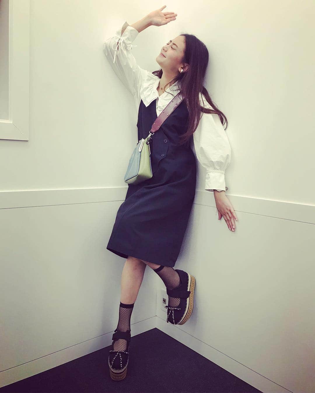 千眼美子さんのインスタグラム写真 - (千眼美子Instagram)「・ LINE LIVE生配信 みてくれてた方、 ありがとうございましたー！！！！ 今日の私服です。 🐡 #beams  #古着 #靴下屋 #marni」10月21日 21時42分 - yoshiko_sengen