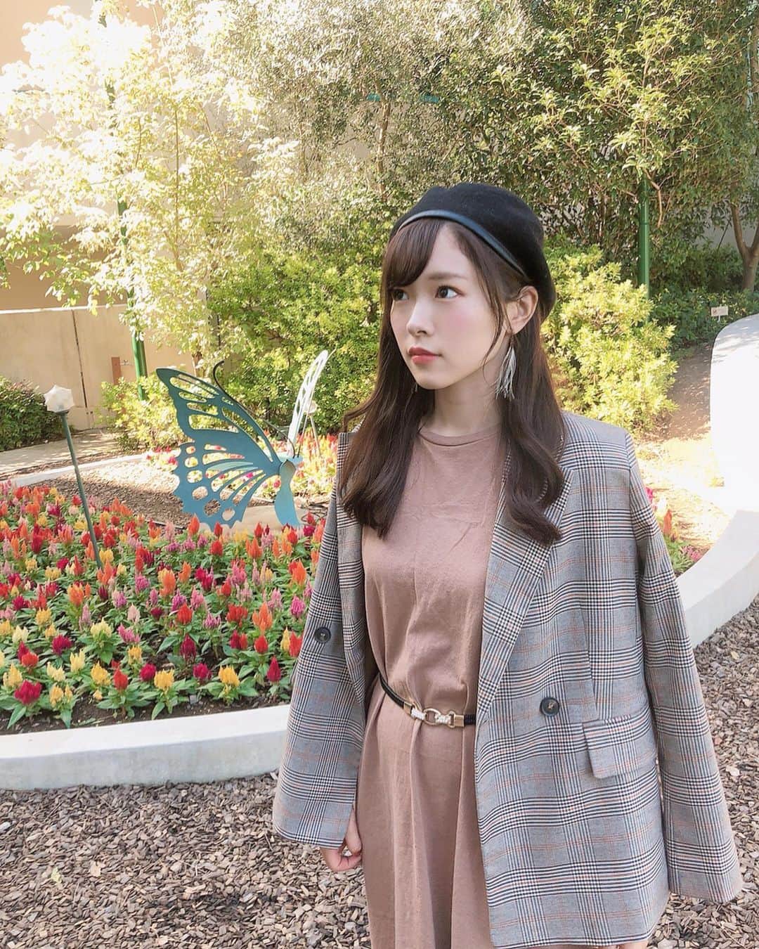 のインスタグラム：「. . こんばんは☺︎ 秋のお洋服🍁 . 前もこの服紹介しましたが、中にきてるワンピースはGUの物で、結構色々なところで活躍出来るんです✨ . プチプラなのに使いやすいってGU最高。 . ジャケットはH&Mで帽子は幼馴染からもらいました笑🐹 . . .  マネ亀今日の動画あがりました🐢 寝る前とか、夜ご飯とか暇な時に見てねー♪ . .  #秋服 #秋の服 #ootd #fashion #autumn #GUコーデ #ベレー帽 #チェックジャケット#おしゃれさんと繋がりたい #ベレー帽コーデ  #ヘアアレンジ #投資  #投資女子 #マネー #マネーの亀 #マネ亀」