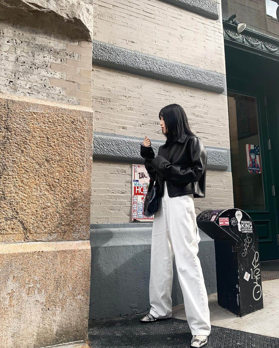 チン・インヒのインスタグラム：「🚬」