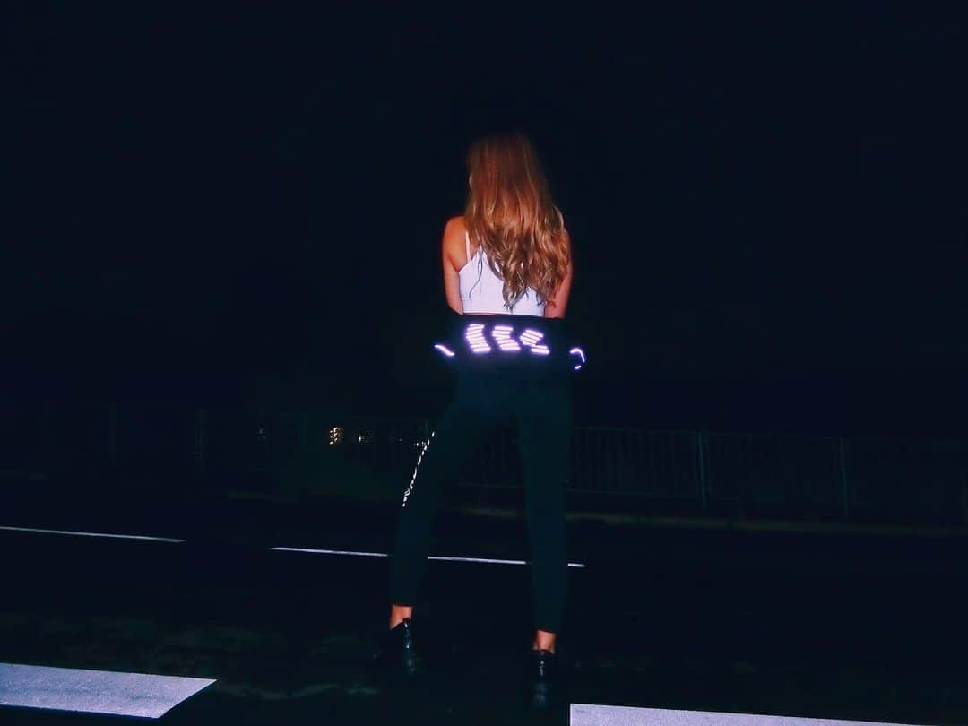 鈴木まりなさんのインスタグラム写真 - (鈴木まりなInstagram)「@nerdunit.jp   ACTIVE CROP JACKET ACTIVE SPORTS BRA GLOBE LEGGINGS   #dj #girlsdj #femaledj #asiandj #Japanesedj #djlife #djingismylife #djinglife #djlifestyle」10月21日 21時46分 - marina_suzuki_official