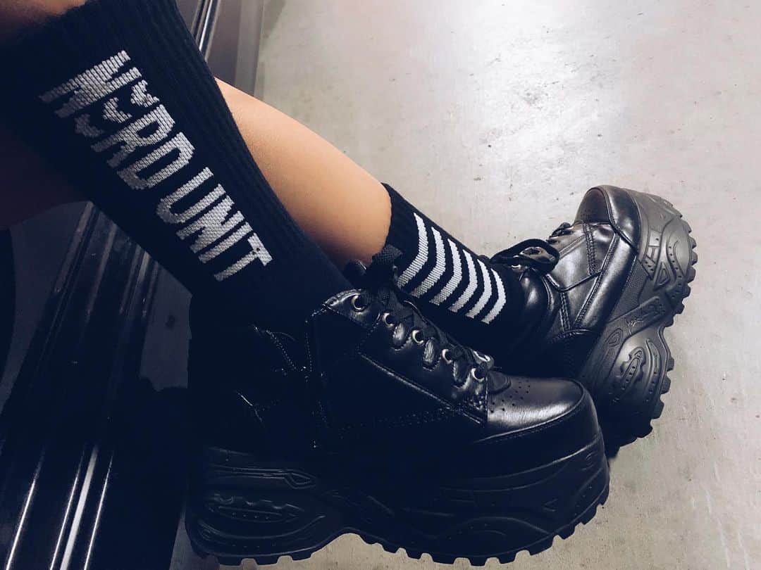 鈴木まりなさんのインスタグラム写真 - (鈴木まりなInstagram)「@nerdunit.jp   ACTIVE CROP JACKET ACTIVE SPORTS BRA GLOBE LEGGINGS   #dj #girlsdj #femaledj #asiandj #Japanesedj #djlife #djingismylife #djinglife #djlifestyle」10月21日 21時46分 - marina_suzuki_official