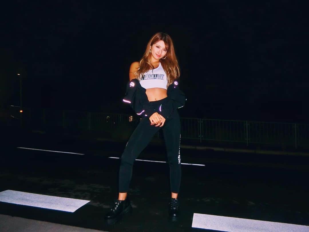 鈴木まりなのインスタグラム：「@nerdunit.jp   ACTIVE CROP JACKET ACTIVE SPORTS BRA GLOBE LEGGINGS   #dj #girlsdj #femaledj #asiandj #Japanesedj #djlife #djingismylife #djinglife #djlifestyle」