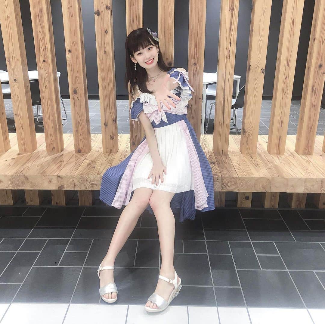 浅井七海さんのインスタグラム写真 - (浅井七海Instagram)「.﻿ ﻿ ﻿ ﻿ サステナブル衣装﻿ ﻿ ﻿ この衣装すごく好評だったし﻿ 私もすごく好きな衣装。。﻿ 着ることができてとても嬉しかったです！﻿ ﻿ 色合いが可愛すぎる。。。﻿ スカートも前後で丈違いなの﻿ 可愛くて大好き〜💓！﻿ ﻿ ﻿ #AKB48 #衣装 #サステナブル﻿ ﻿ ﻿」10月21日 22時05分 - naamin48_