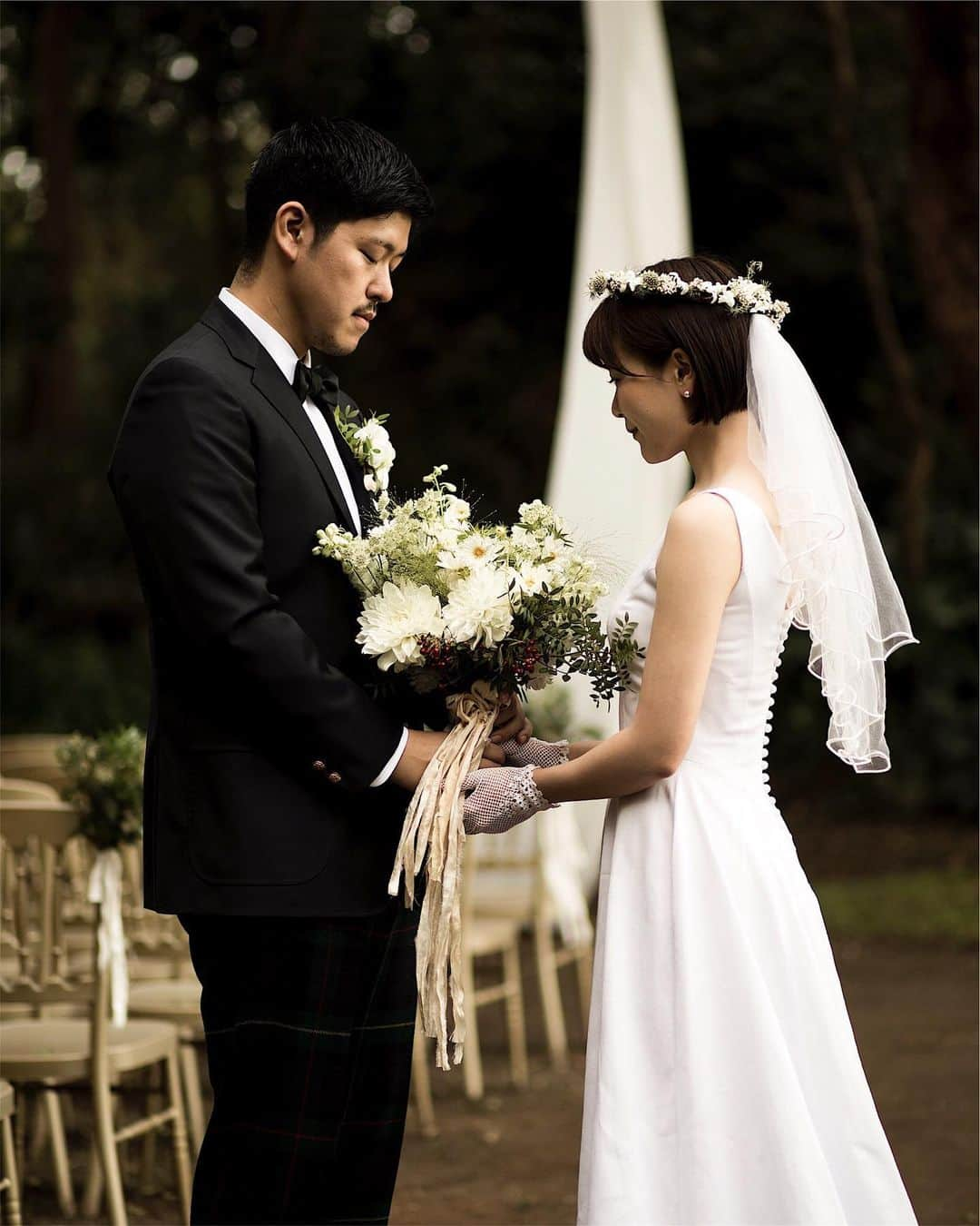 増田由希子さんのインスタグラム写真 - (増田由希子Instagram)「Yusuke & Asumi❤️ #bridalbouquet #Weddingcrown #bouquet #weddingbouquet #weddingflowers  2019年10月20日  生徒のあすみさんのご結婚式。 ウエディングブーケと花冠を作らせていただきました。どちらも本当にお似合いで可愛らしかった…　この日手渡したブーケは私にとっても一生の思い出となりそうです。 ご結婚おめでとうございます。 ＃森の中のウエディング #ウエディングブーケ」10月21日 22時17分 - nonihana_