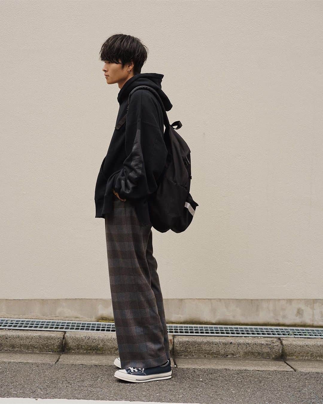 Ryoさんのインスタグラム写真 - (RyoInstagram)「ㅤㅤㅤㅤㅤㅤㅤㅤㅤㅤㅤㅤㅤ 今日のコーデです チェックパンツにパーカー合わせ🙆‍♂️ ㅤㅤㅤㅤㅤㅤㅤㅤㅤㅤㅤㅤㅤ 秋になるとチェックが着たくなりますね〜😊 ㅤㅤㅤ 気付けばクローゼットはチェックだらけです笑 ㅤㅤㅤㅤㅤㅤㅤㅤㅤㅤ ㅤㅤㅤㅤㅤㅤㅤㅤㅤㅤㅤㅤㅤ hoodie:#ssstein pants:#urutokyo shoes:#converse #ct70 #コンバース bag:#unused」10月21日 22時30分 - ryo__takashima