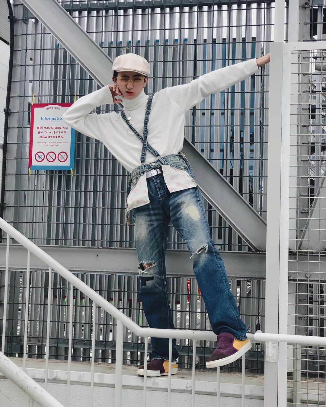 P→★ さんのインスタグラム写真 - (P→★ Instagram)「今日は🌹denim × White🌹 デニムのハーネスはマミーが作ってくれた✂️ ・ hunting cap @lacoste  denim pants @levis_japan ・ 🌹#데일리룩 #데일리룩코디 #패션 #패션스타그램 #오오티디 #옷스타그램 #아웃핏 #코디 #옷 #오늘뭐입지 #오오티디 #데일리룩 #패션 #옷스타그램 #패션스타그램 #코디스타그램 #កម្ពុជា​ #ភ្នំពេញ​ #ពិធី​បុណ្យ​ផ្កាយ​ #ក្បាច់​រាំ​ #តេមពឹរ៉ា #ប្រទេស​ជប៉ុន​ #អរគុណ​  #សួស្តី」10月21日 22時30分 - i_am_p_0830